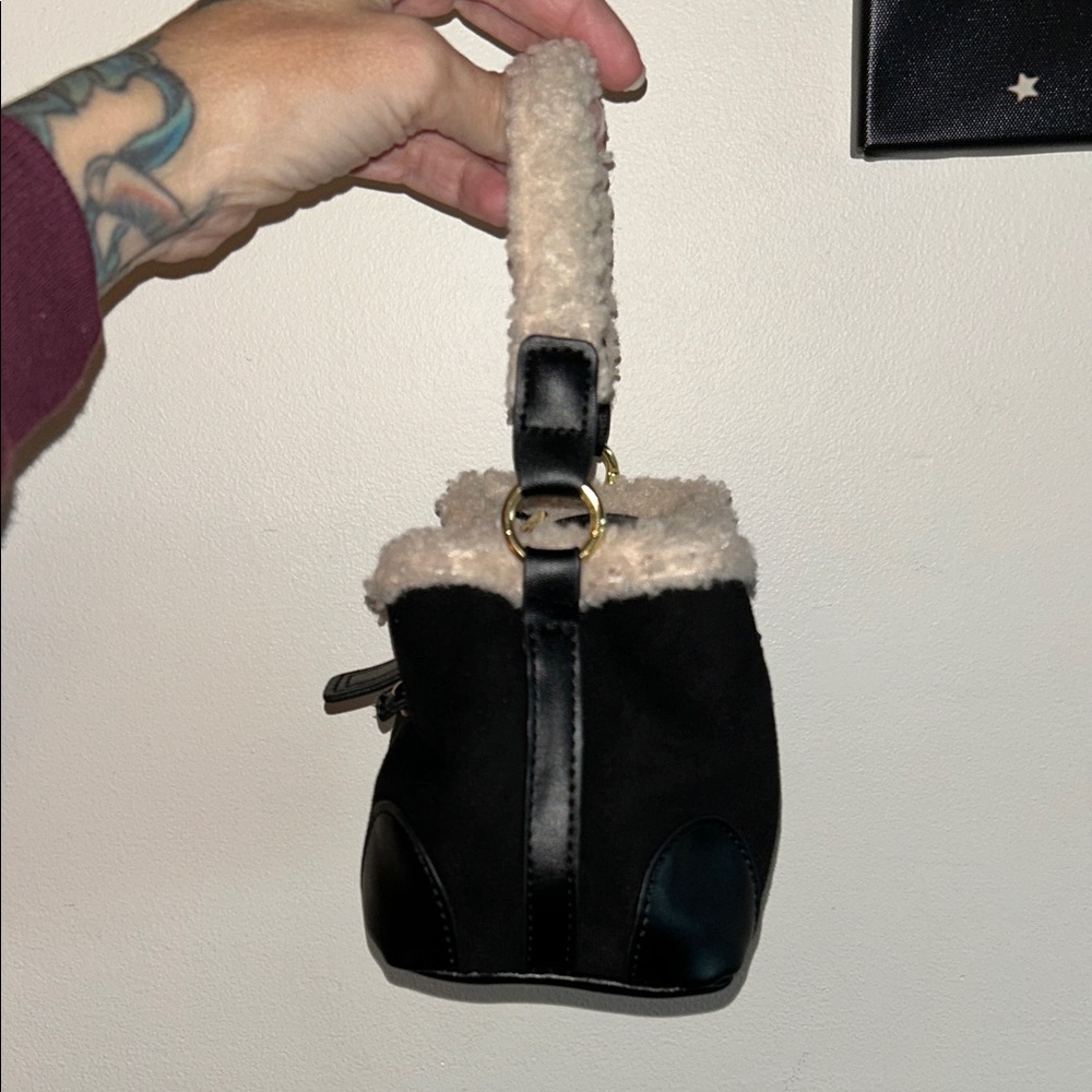 Black mini bag faux shearling trim & faux suede/smooth leather w crossbody strap - Picture 3 of 9